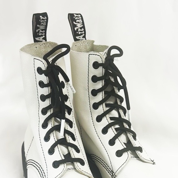 DR. MARTENS Pascal Black/White Leather Combat Boots #1460 Size 9 - Picture 4 of 8